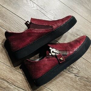Stuart weirman slip-on sneaker shoes animal  maroon gold zip closure size 6 M
